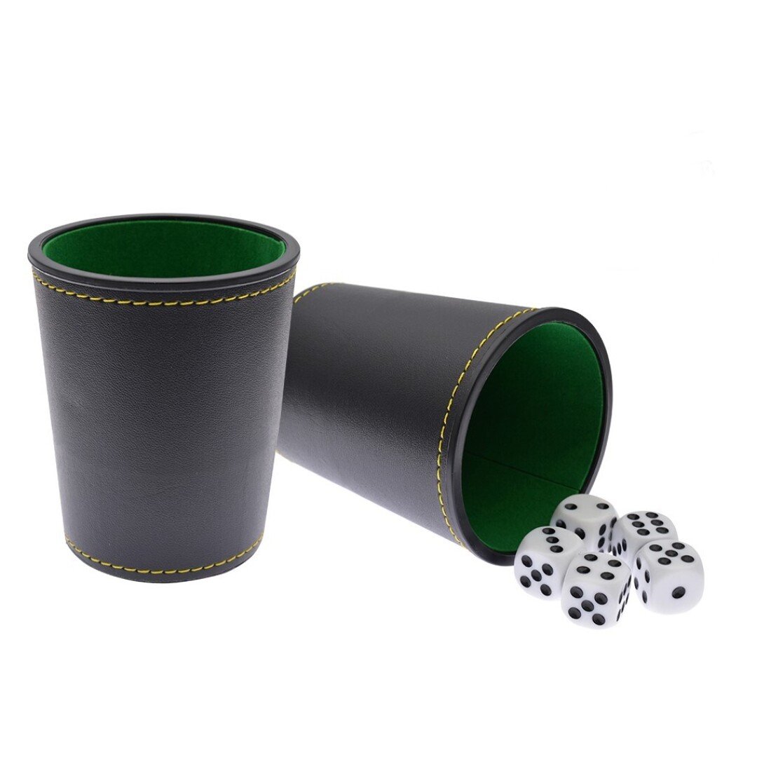 Cubilete con 5 dados de punto negro.